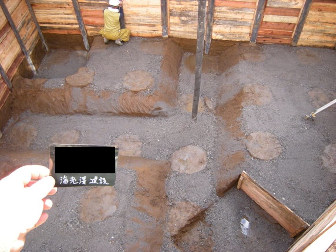 地下躯体の砕石敷転圧の写真