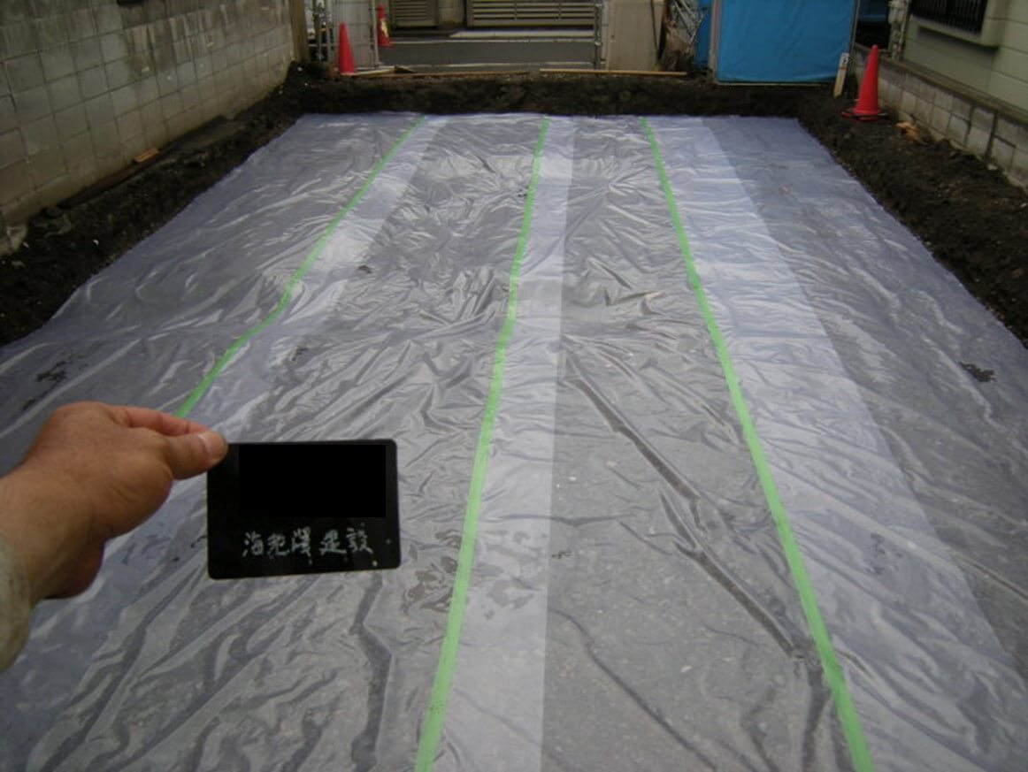 ベタ基礎の防水シート貼りの写真