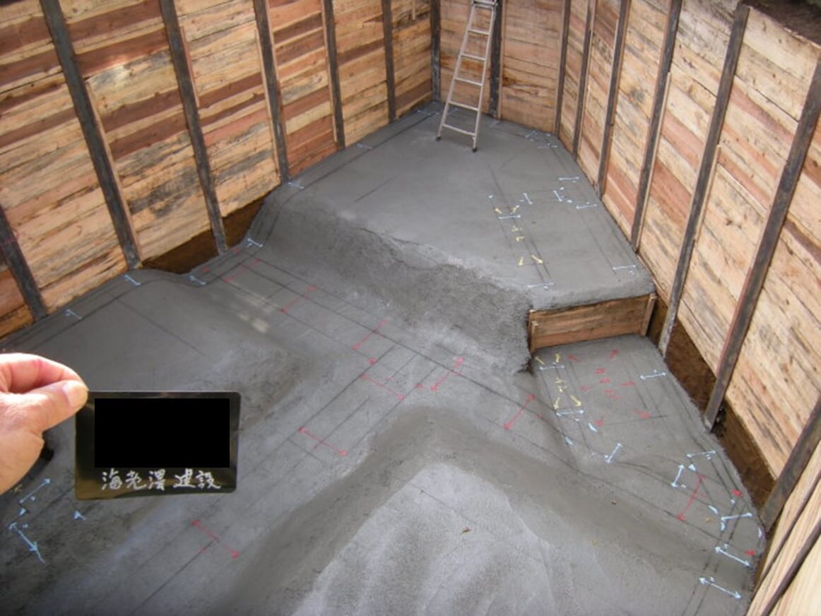 地下躯体の捨コンクリート打設の写真