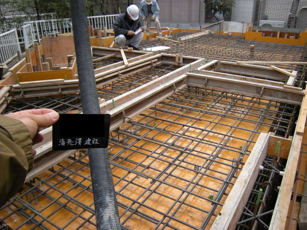 地下躯体のスラブ筋・梁筋配置の写真